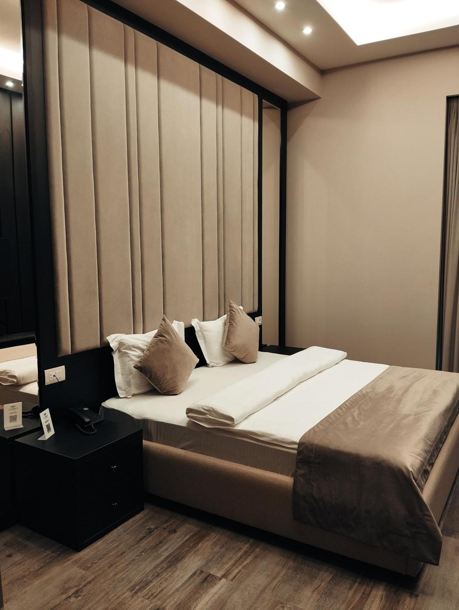 Soho Hotel City Centre Erivan Exterior foto